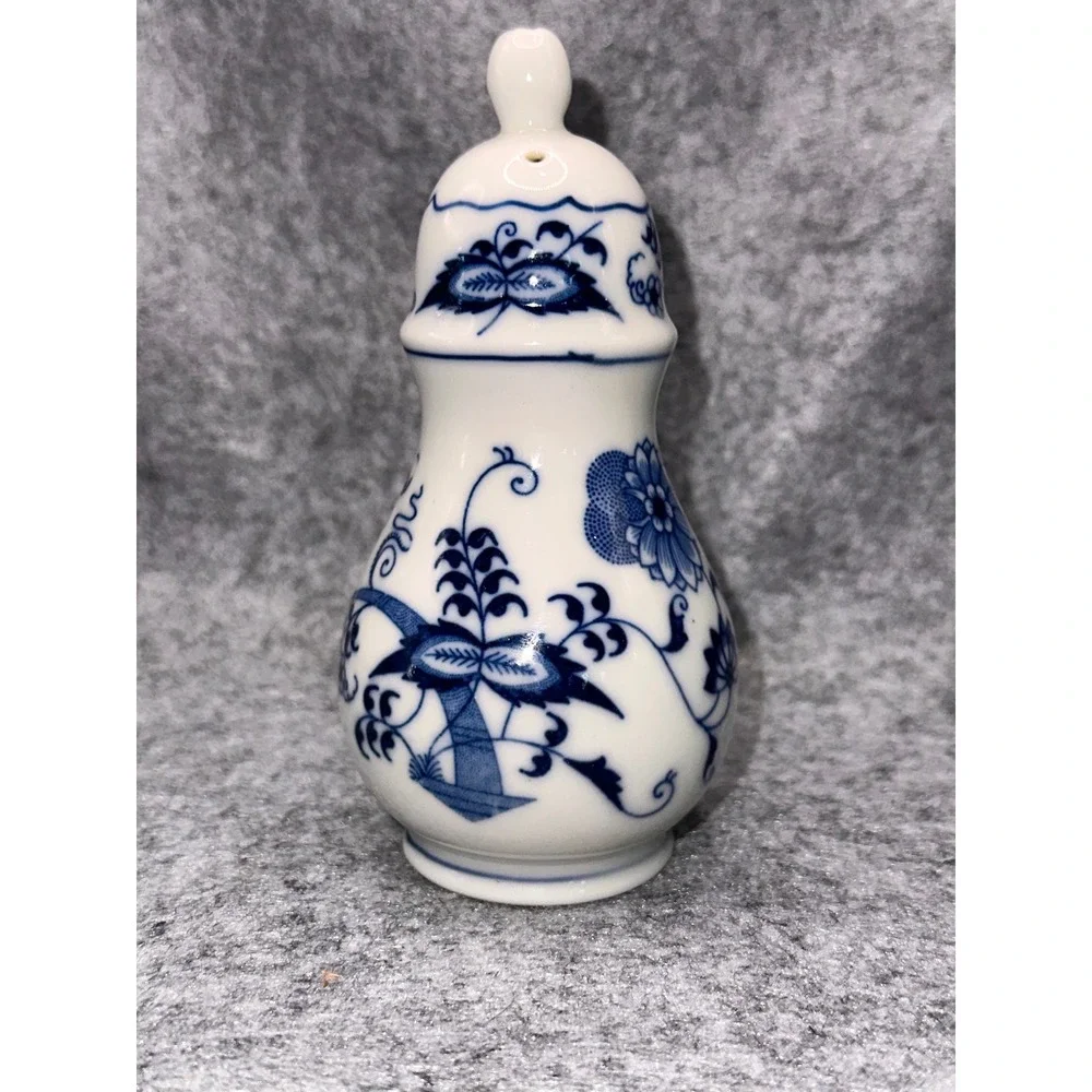 Blue Danube Porcelain Salt Shaker Blue Onion Pattern Vintage Japan Single Shaker